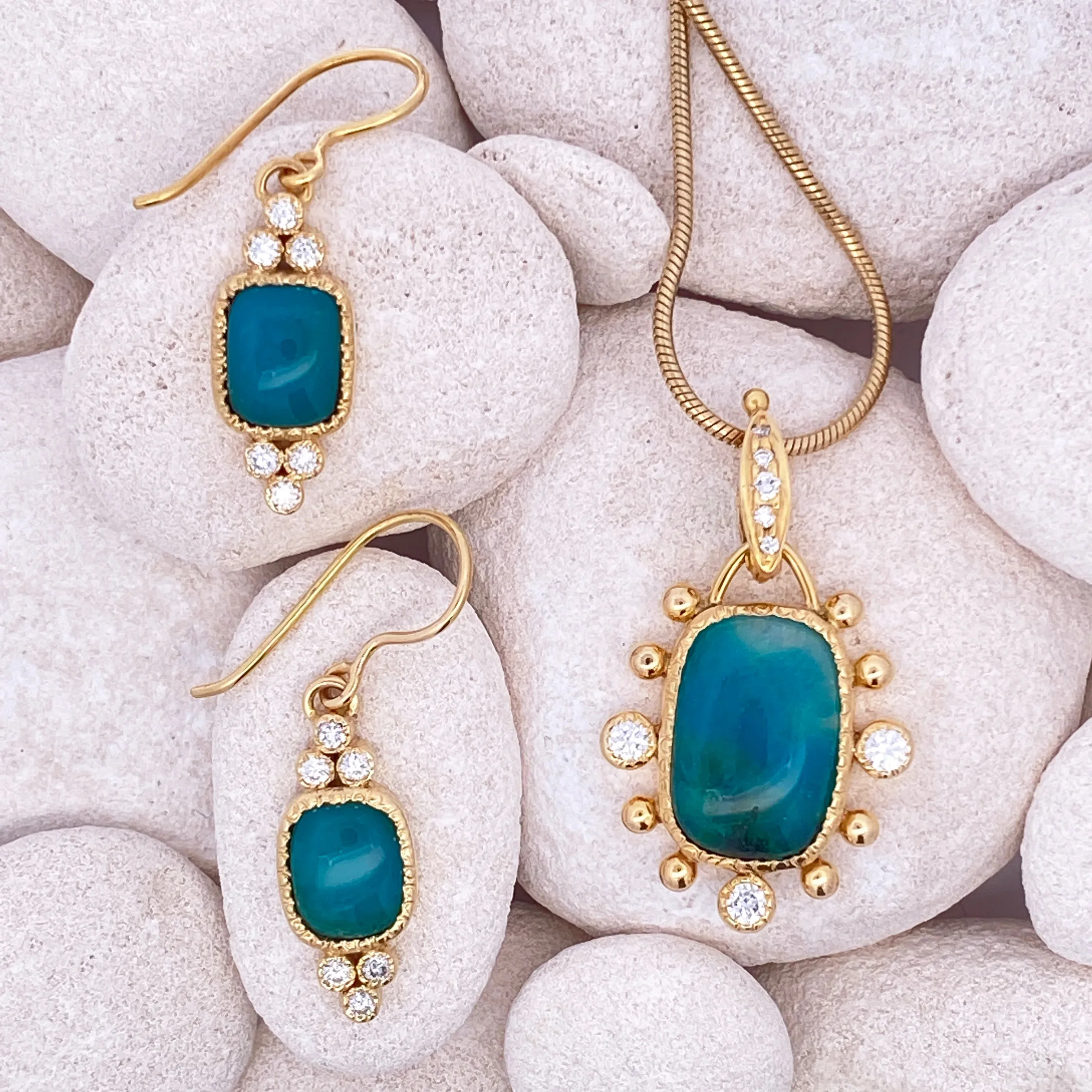 14k Gold Gem Silica and Diamond Pendant - Image 4
