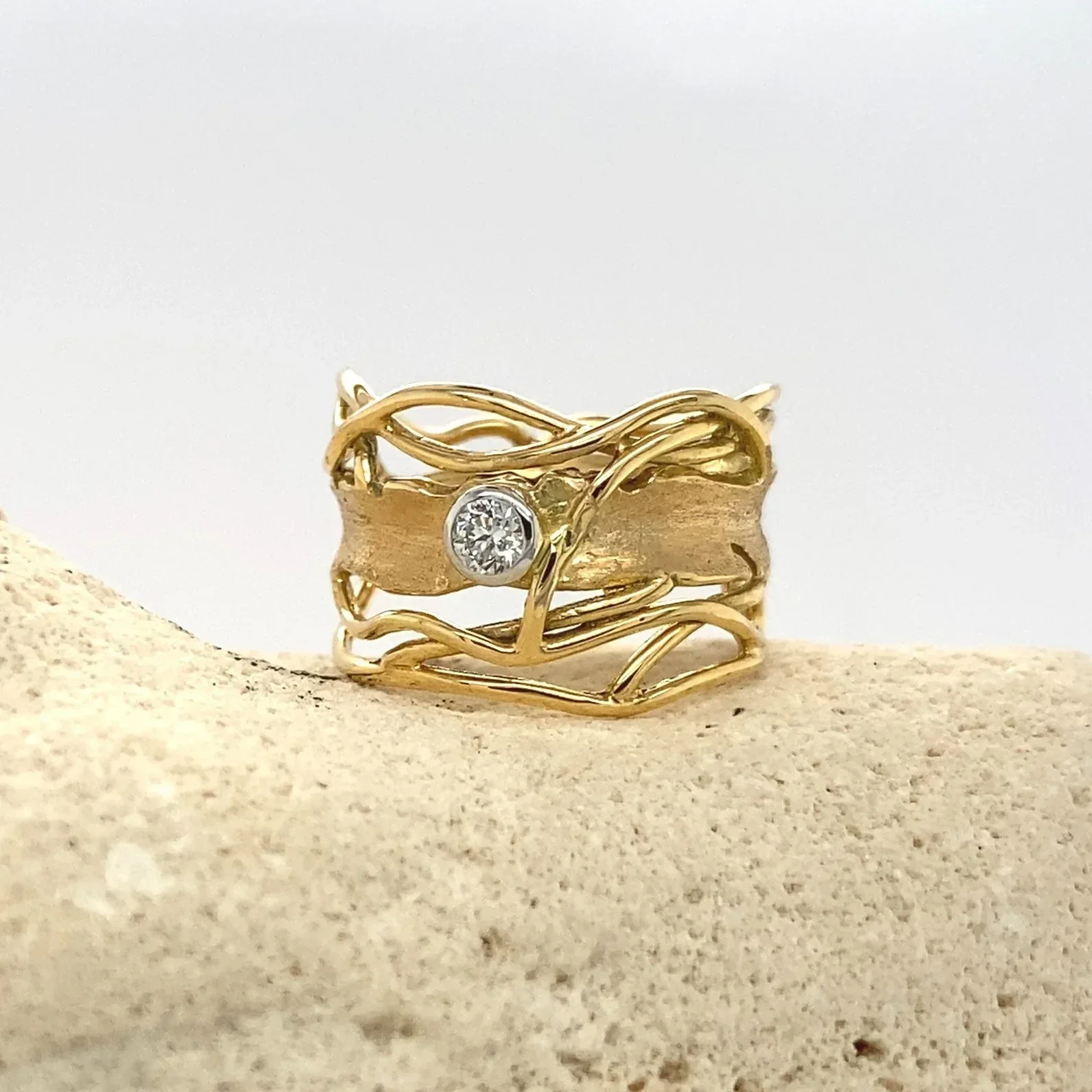 14k & White Diamond Edge Ring - Image 5