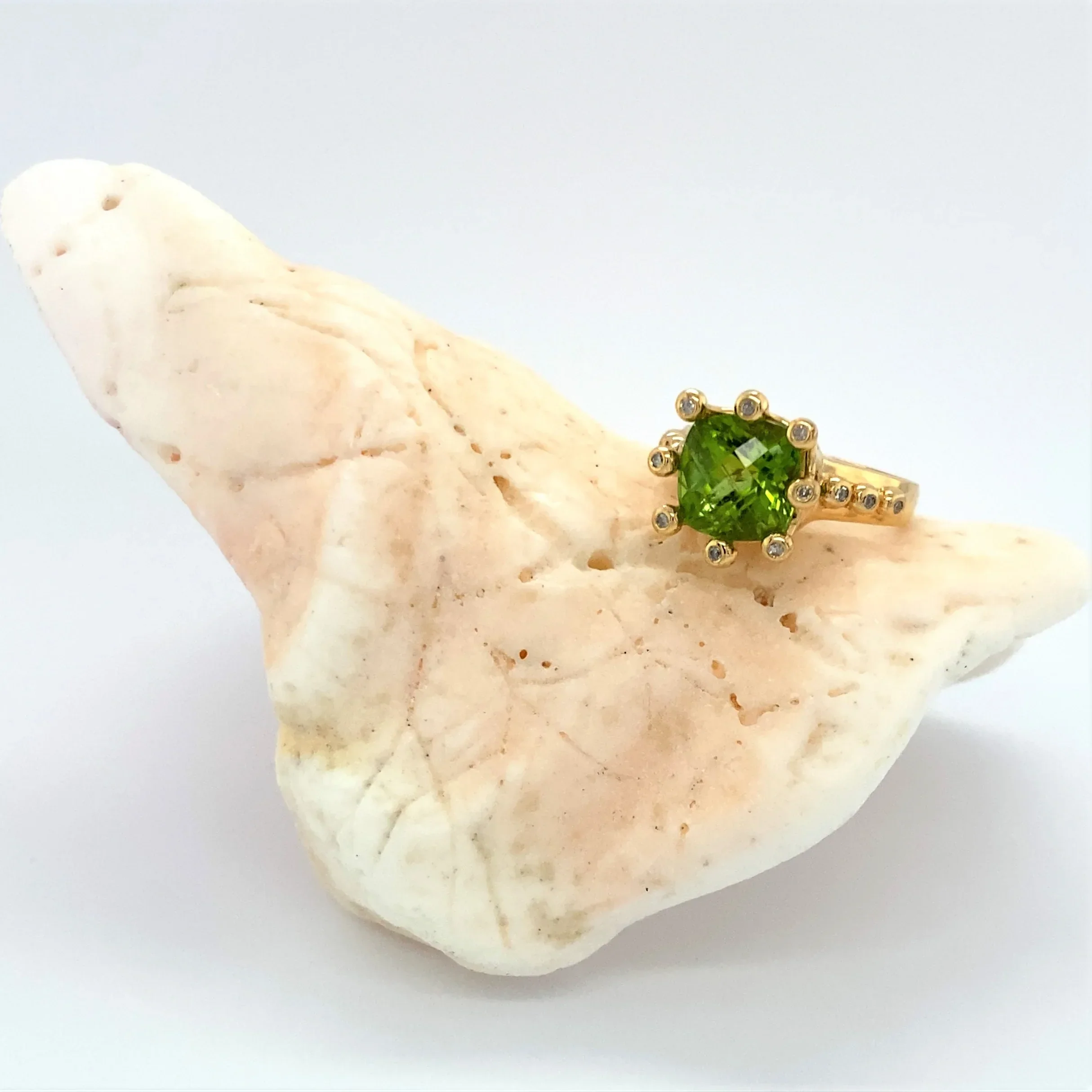 14K Peridot and Diamond Crown Ring - Image 5