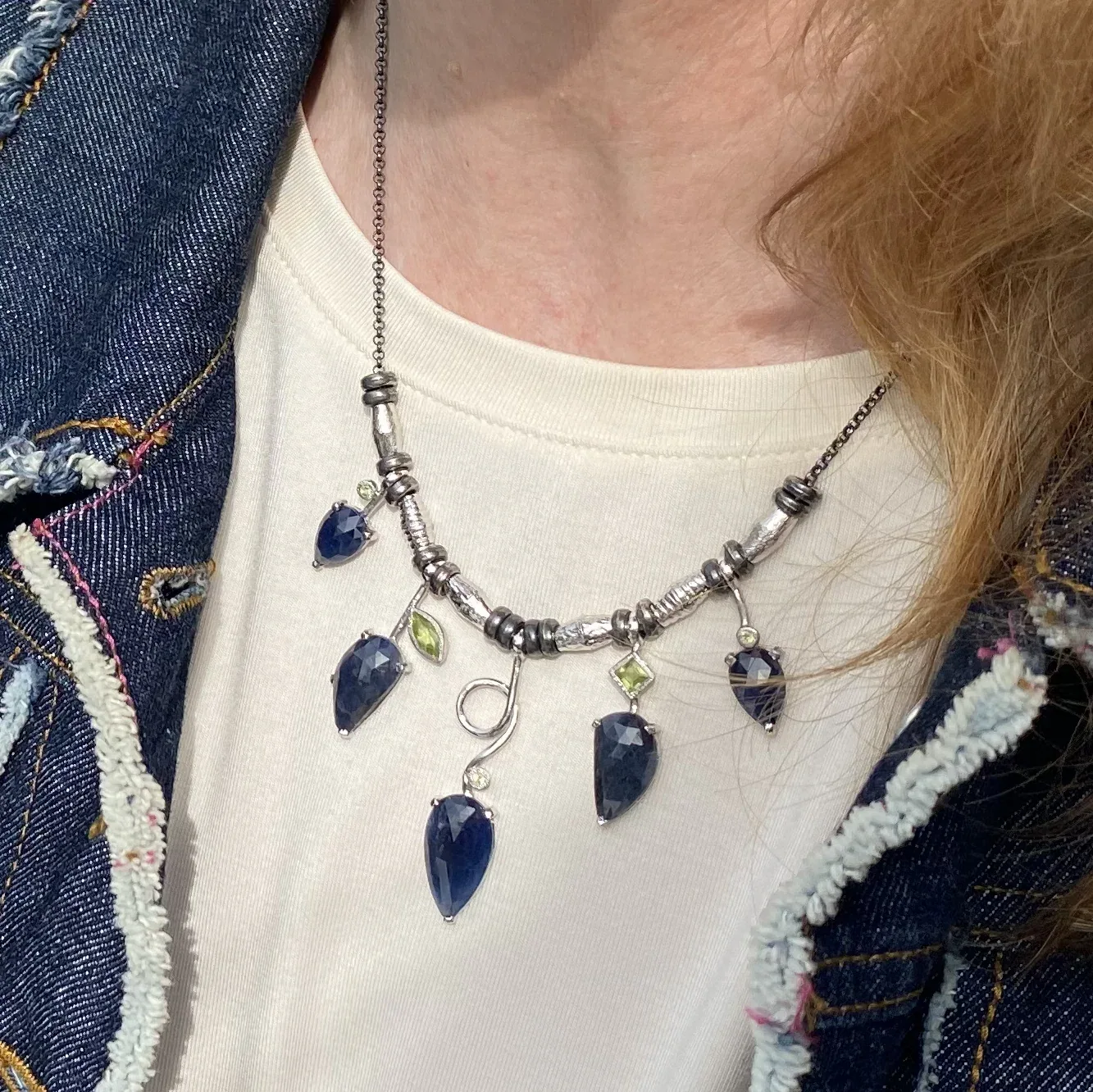 5 Stick Rose Cut Sapphire Necklace With Peridot - Image 3