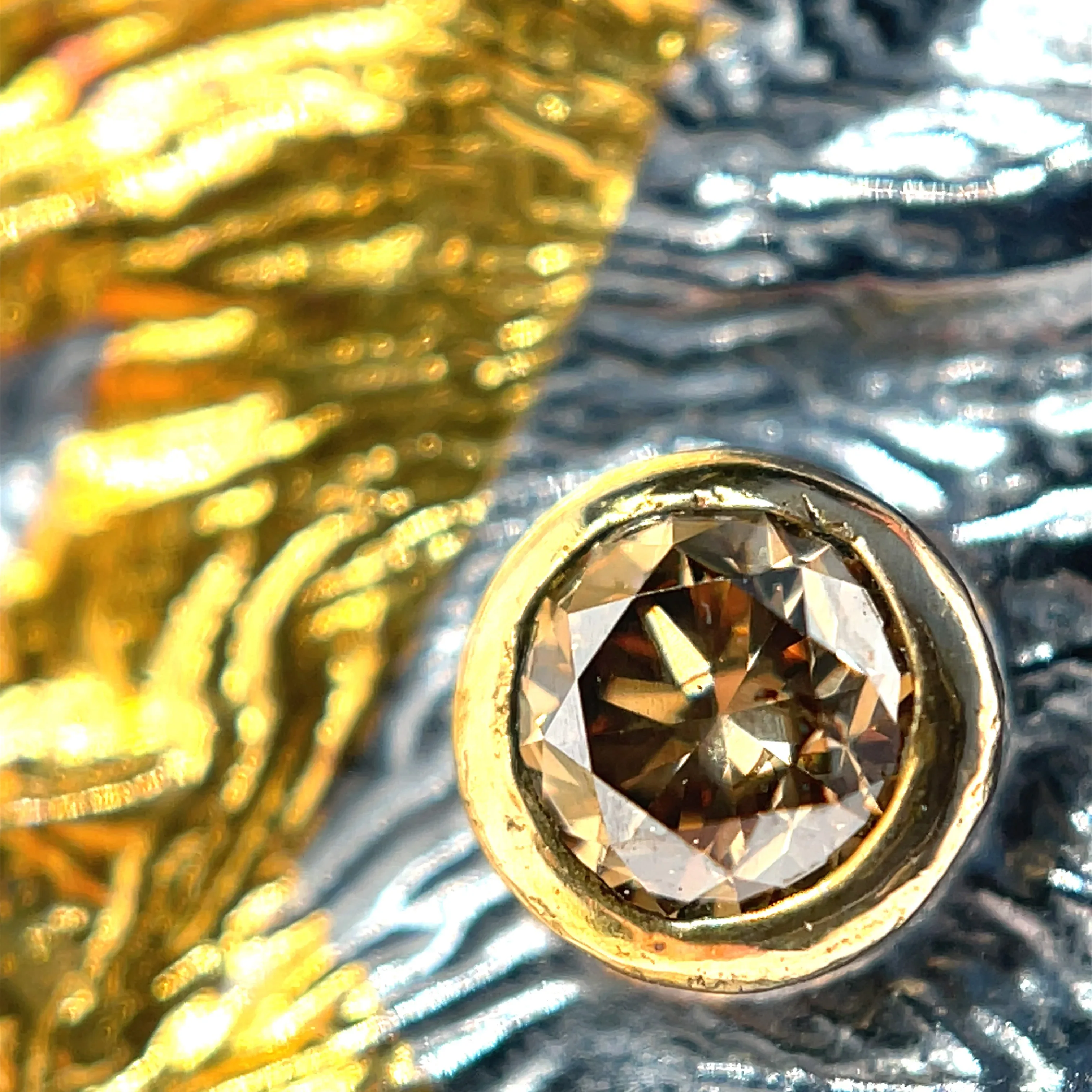 Double Disk Keum-Boo Gold Earrings with Champagne Diamond - Image 3