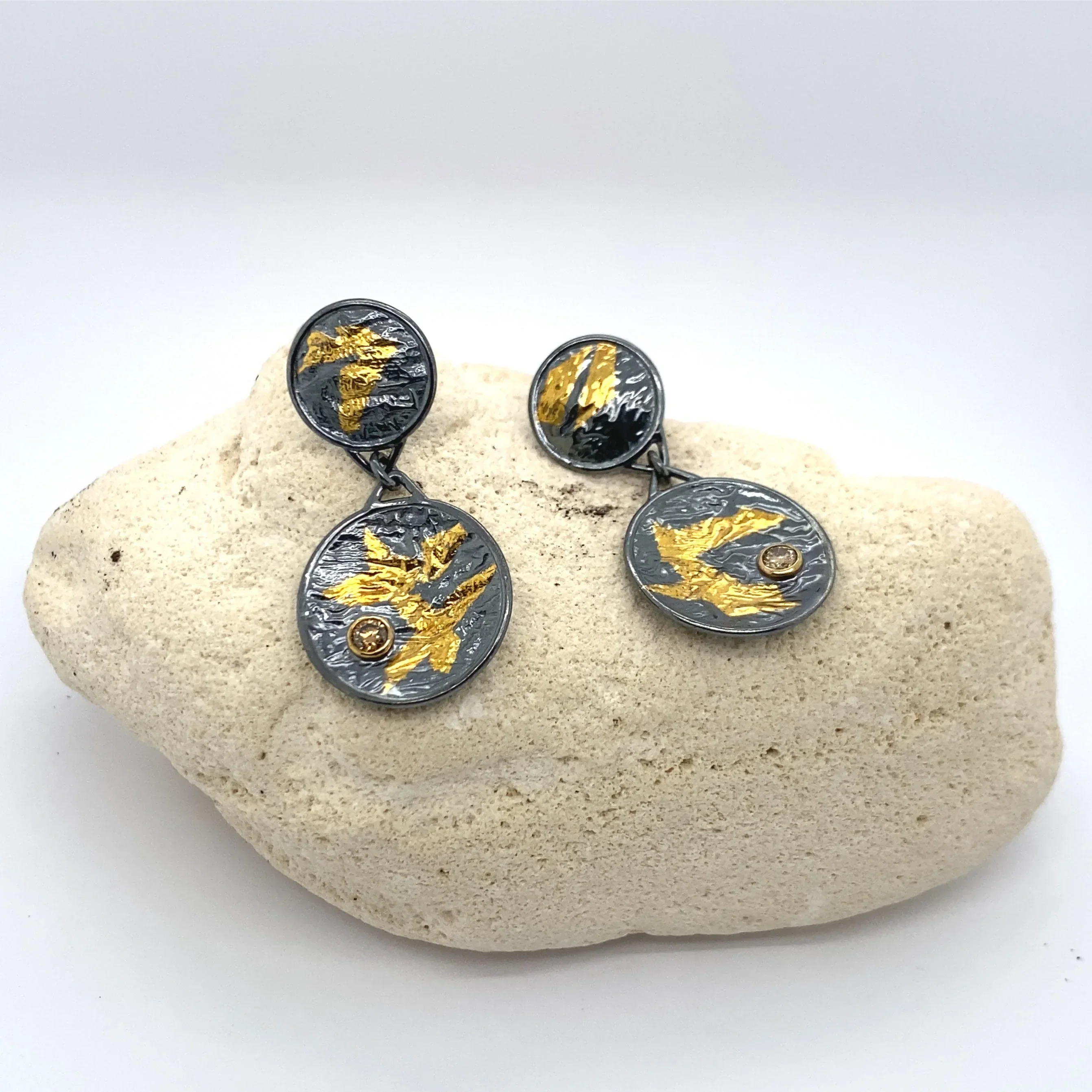 Double Disk Keum-Boo Gold Earrings with Champagne Diamond - Image 4