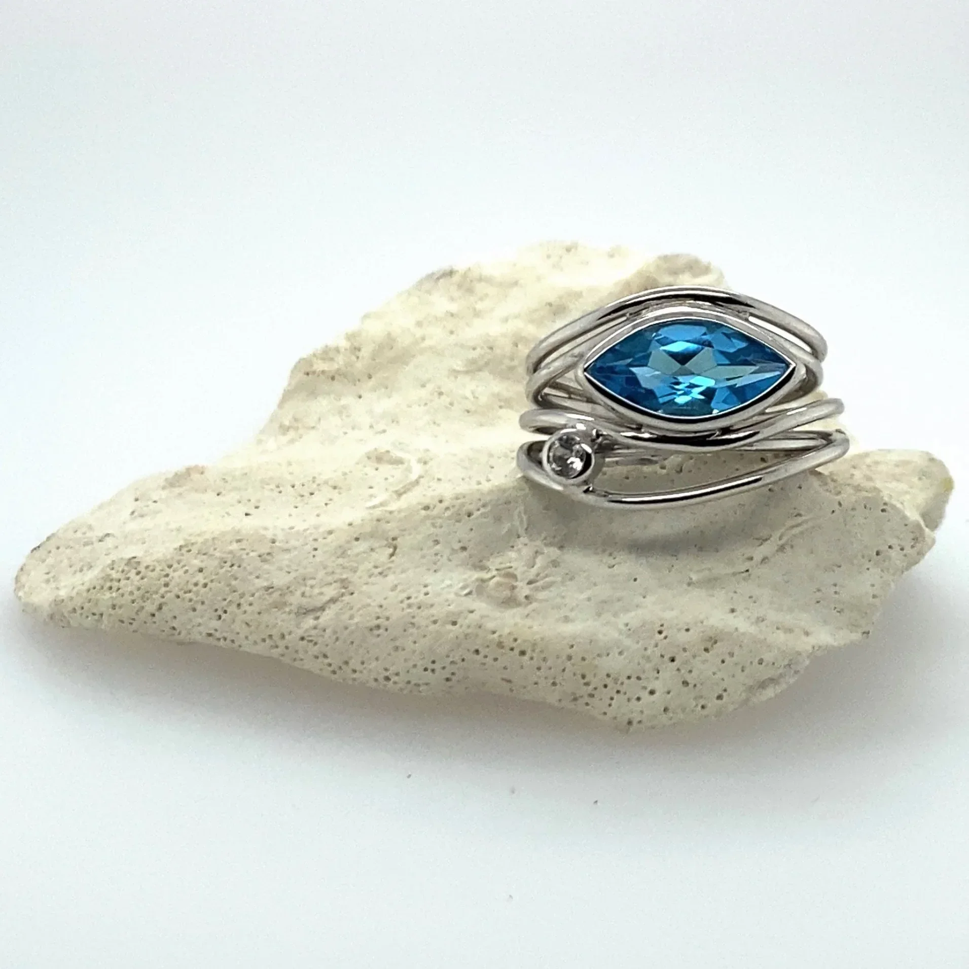 East West Silver Marquise Ring - Blue Topaz - Image 4