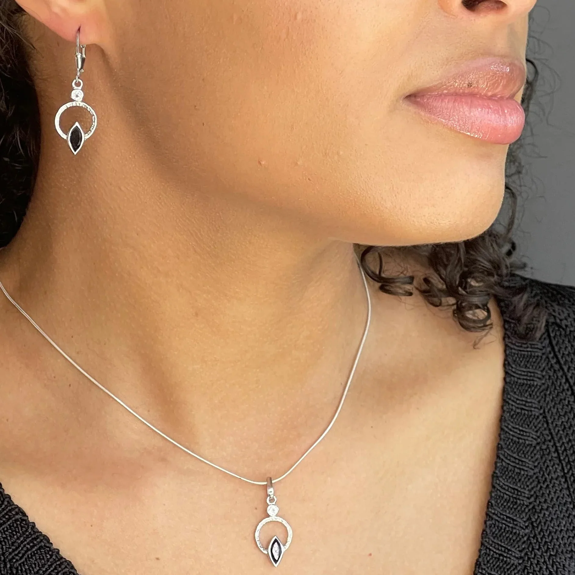 Q Earrings Spinel and White Topaz - Image 3