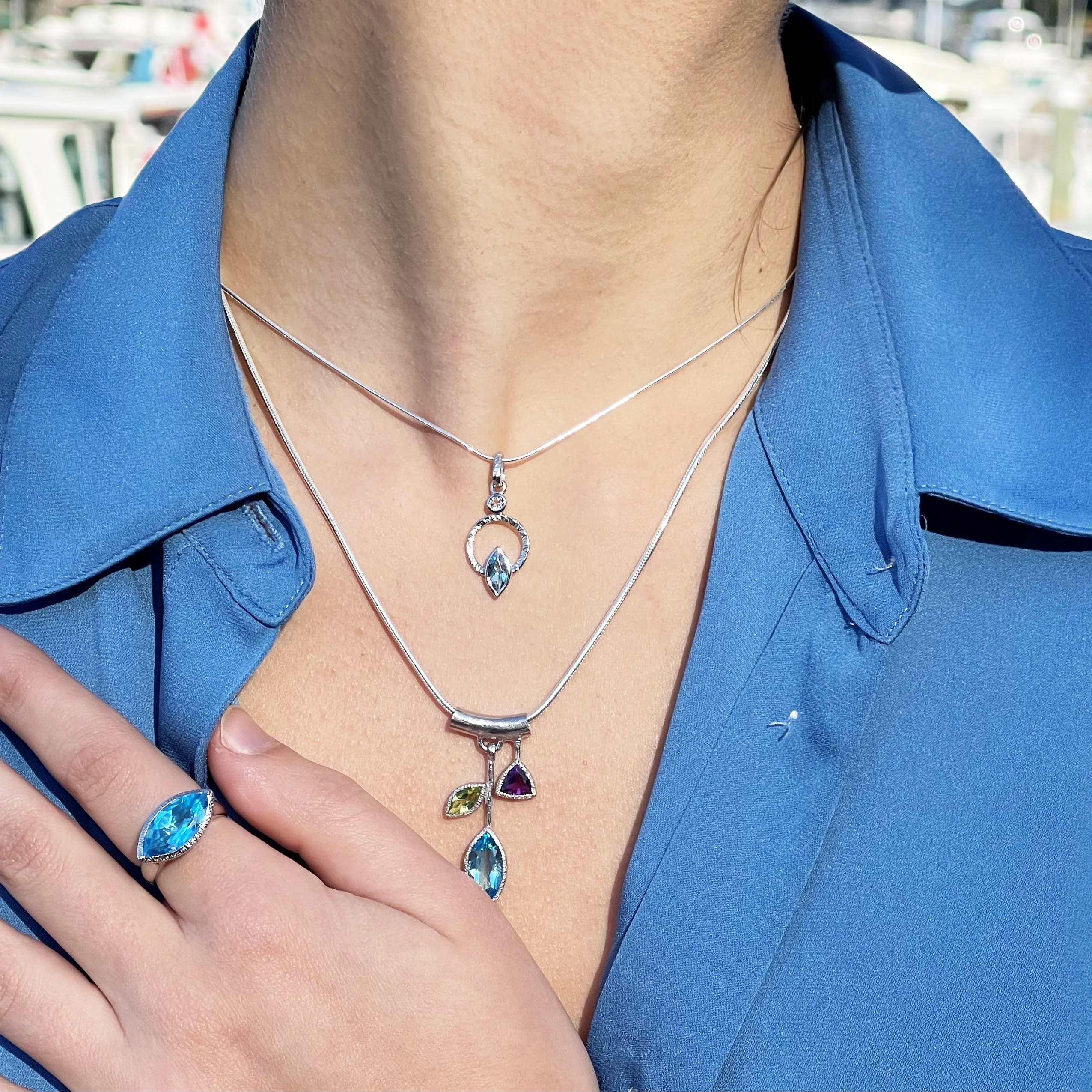 Q Necklace Silver, White Rhodium - Image 3