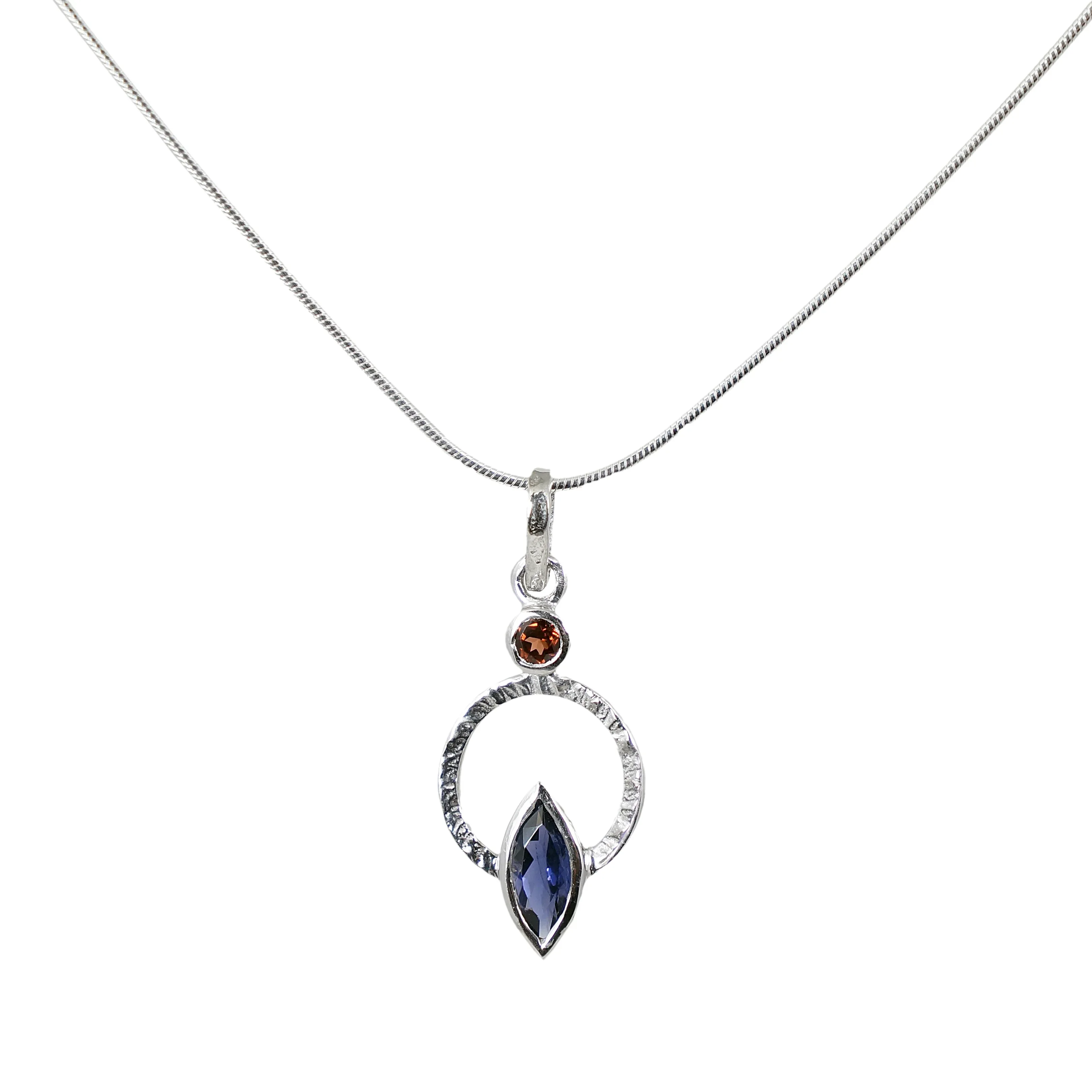 Q Necklace Silver, White Rhodium - Image 5