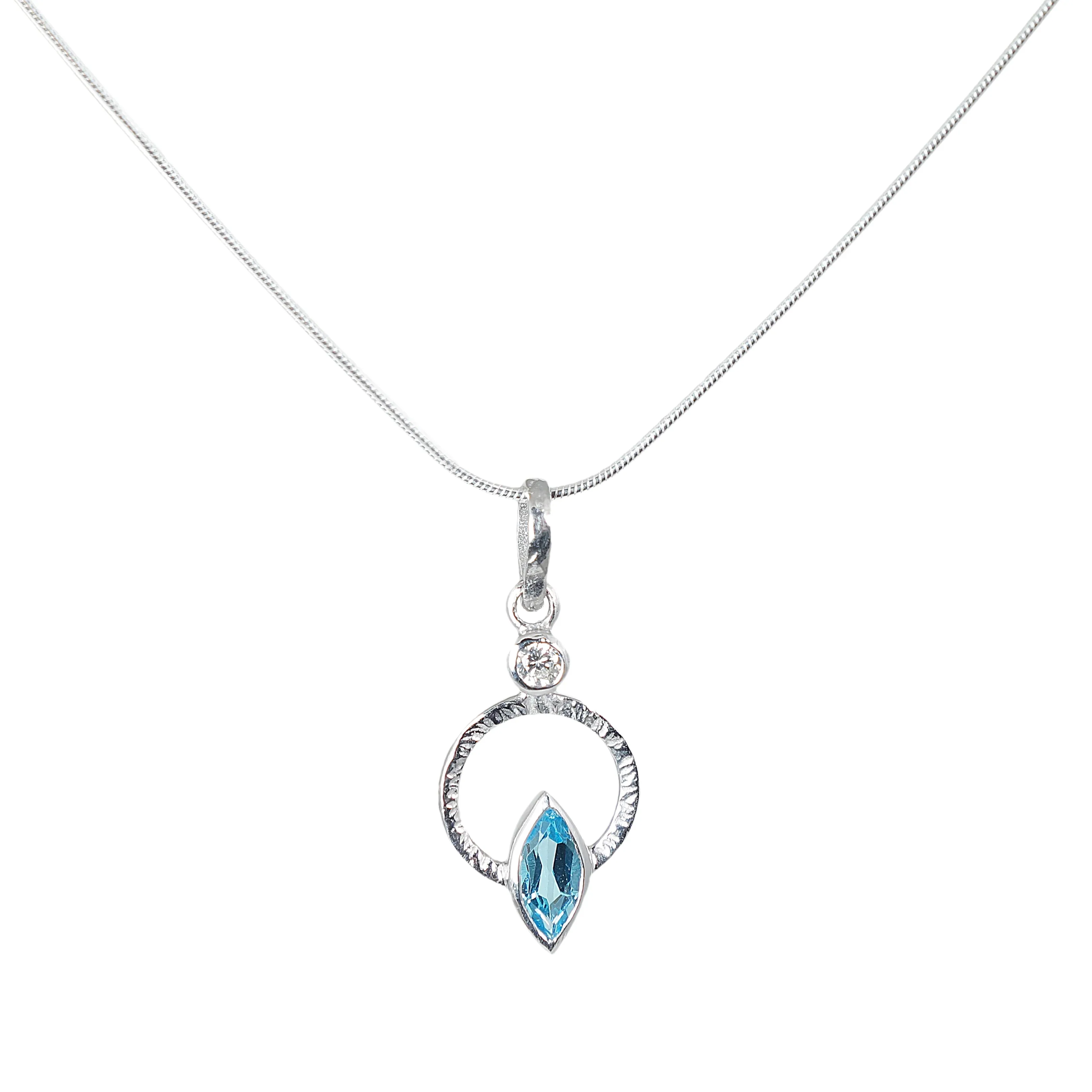 Q Necklace Silver, White Rhodium - Image 8