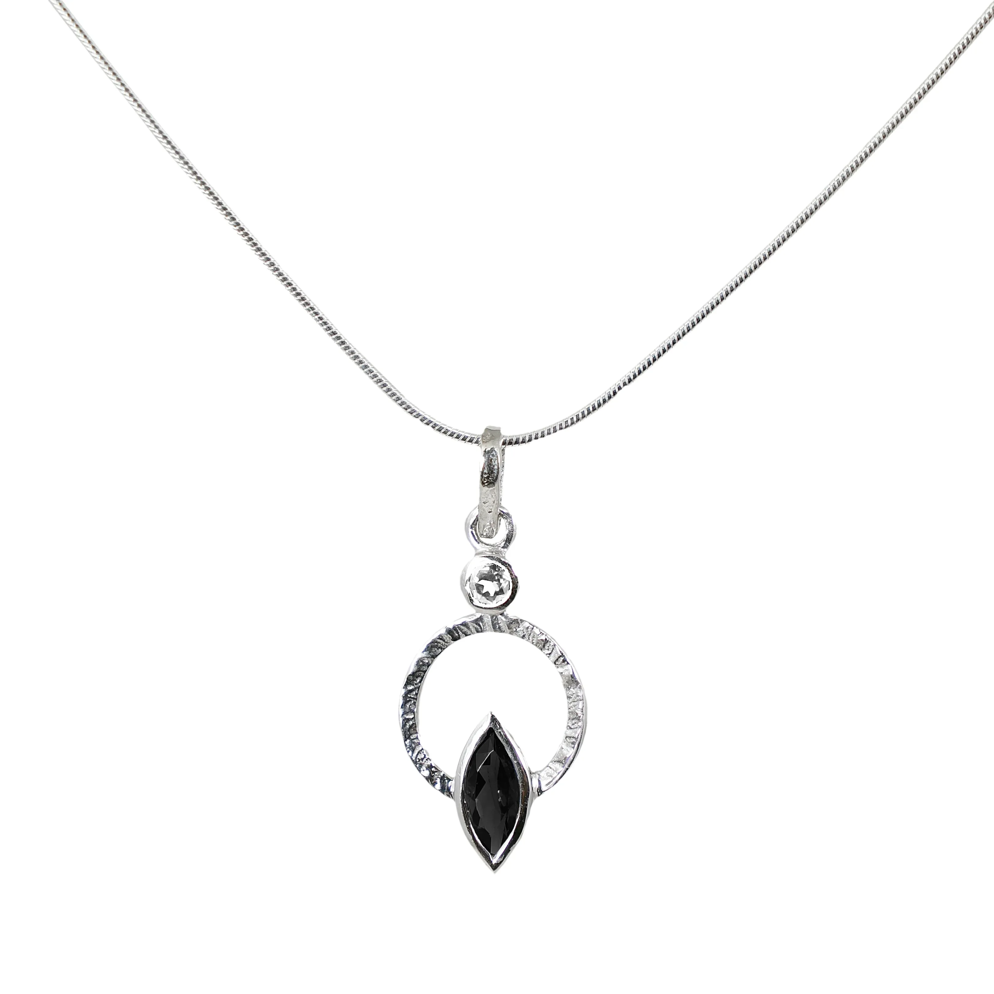 Q Necklace Silver, White Rhodium - Image 9
